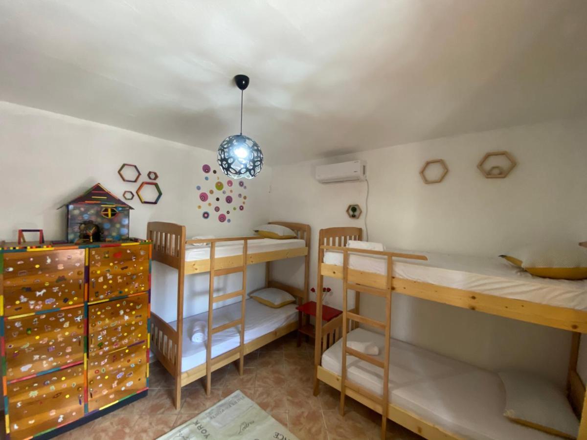 The Hood - Shkodra Backpackers Hostel Exterior foto
