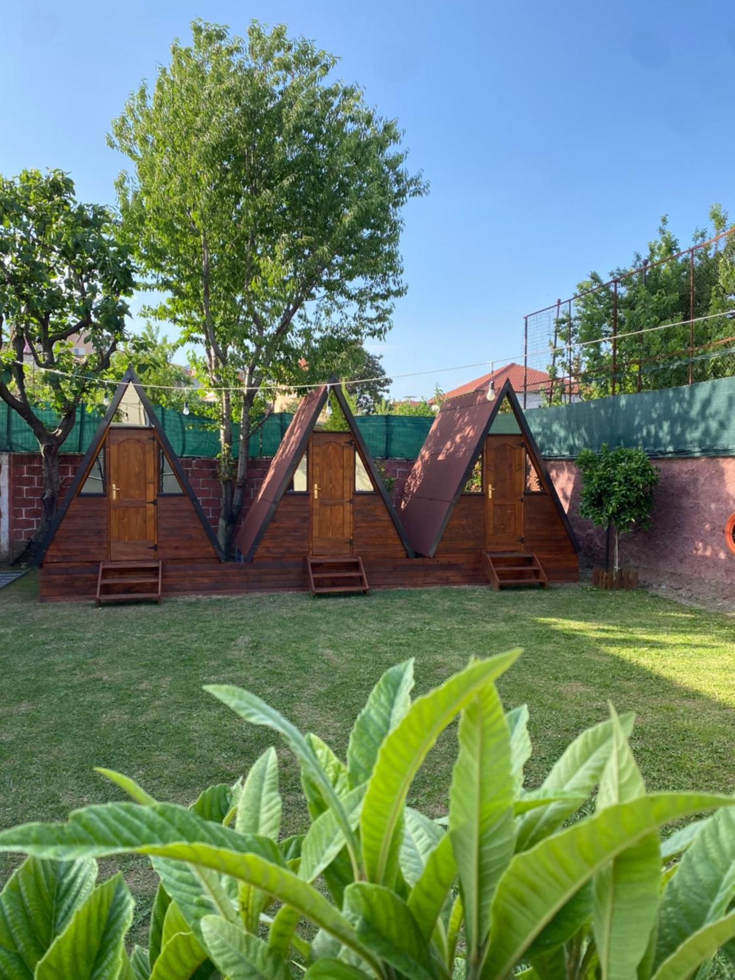 The Hood - Shkodra Backpackers Hostel Exterior foto